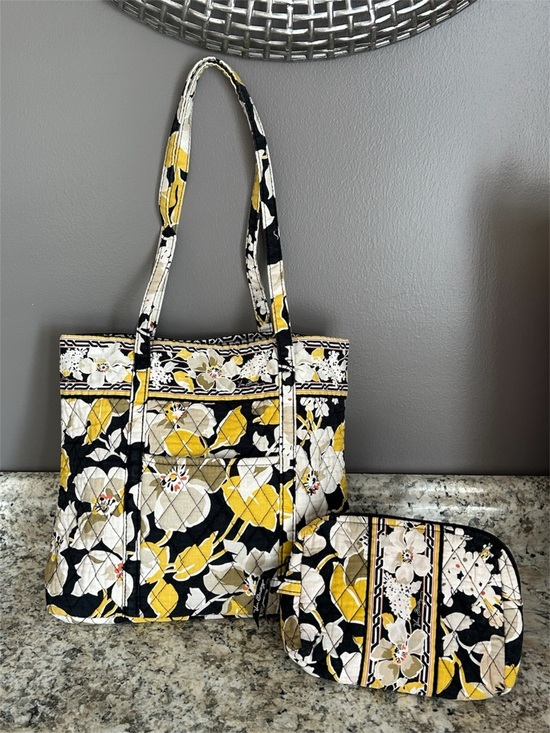 Vera Bradley Handbags - Vera Bradley 2 Pc Holiday Tote Cosmetic Bag Dogwood Pattern Retired Floral